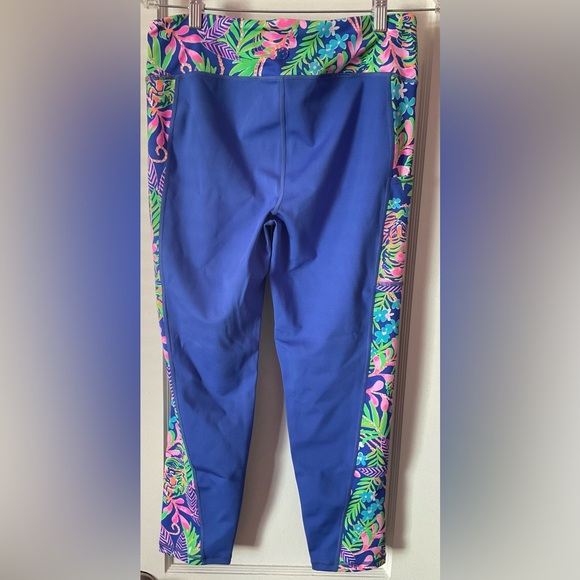 Lilly Pulitzer UPF 50+ Luxletic Weekender Mid-Rise Midi Legging - Picture 4 of 4